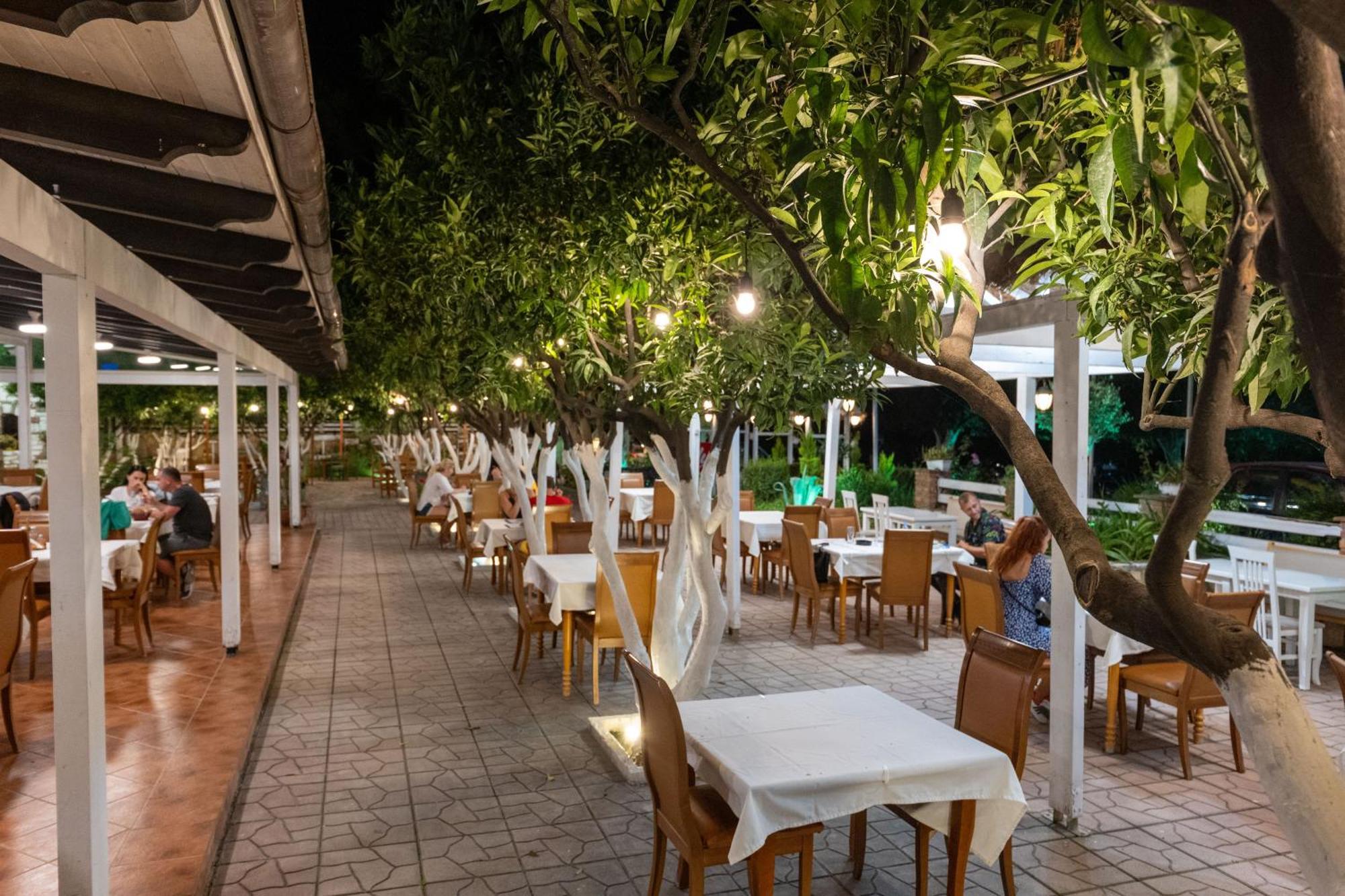 Hotel Nika Radhimë 외부 사진