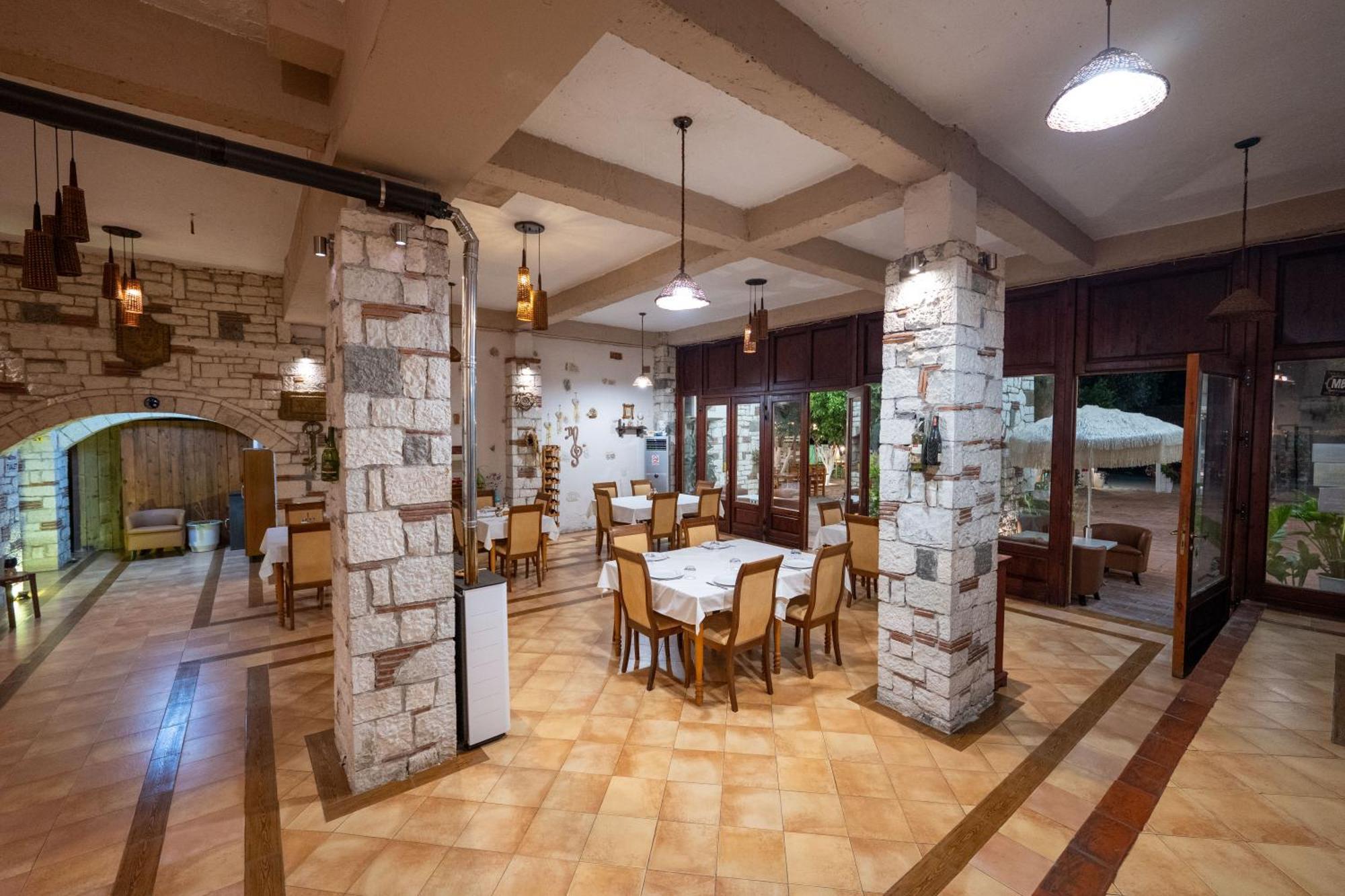 Hotel Nika Radhimë 외부 사진