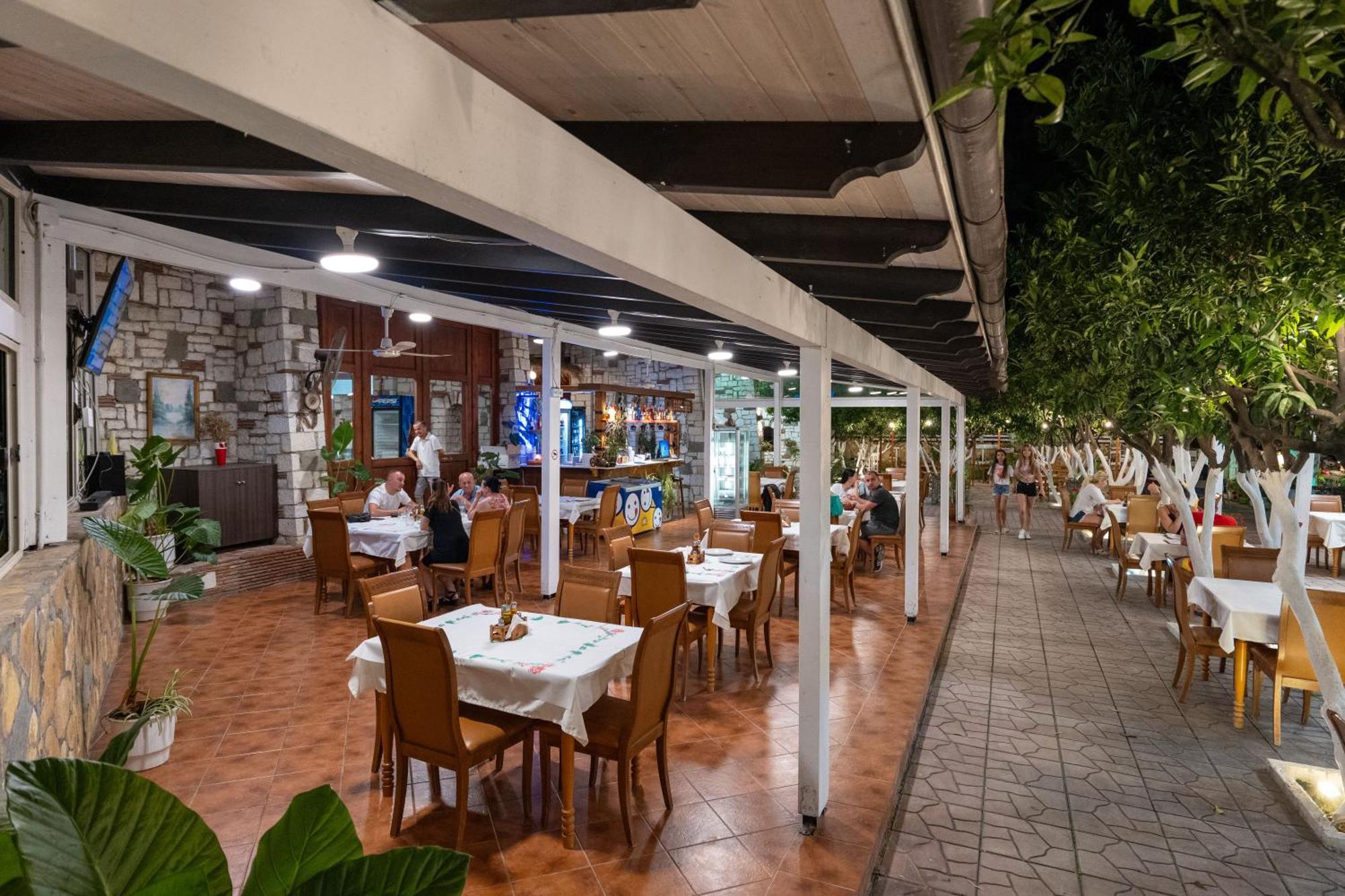 Hotel Nika Radhimë 외부 사진