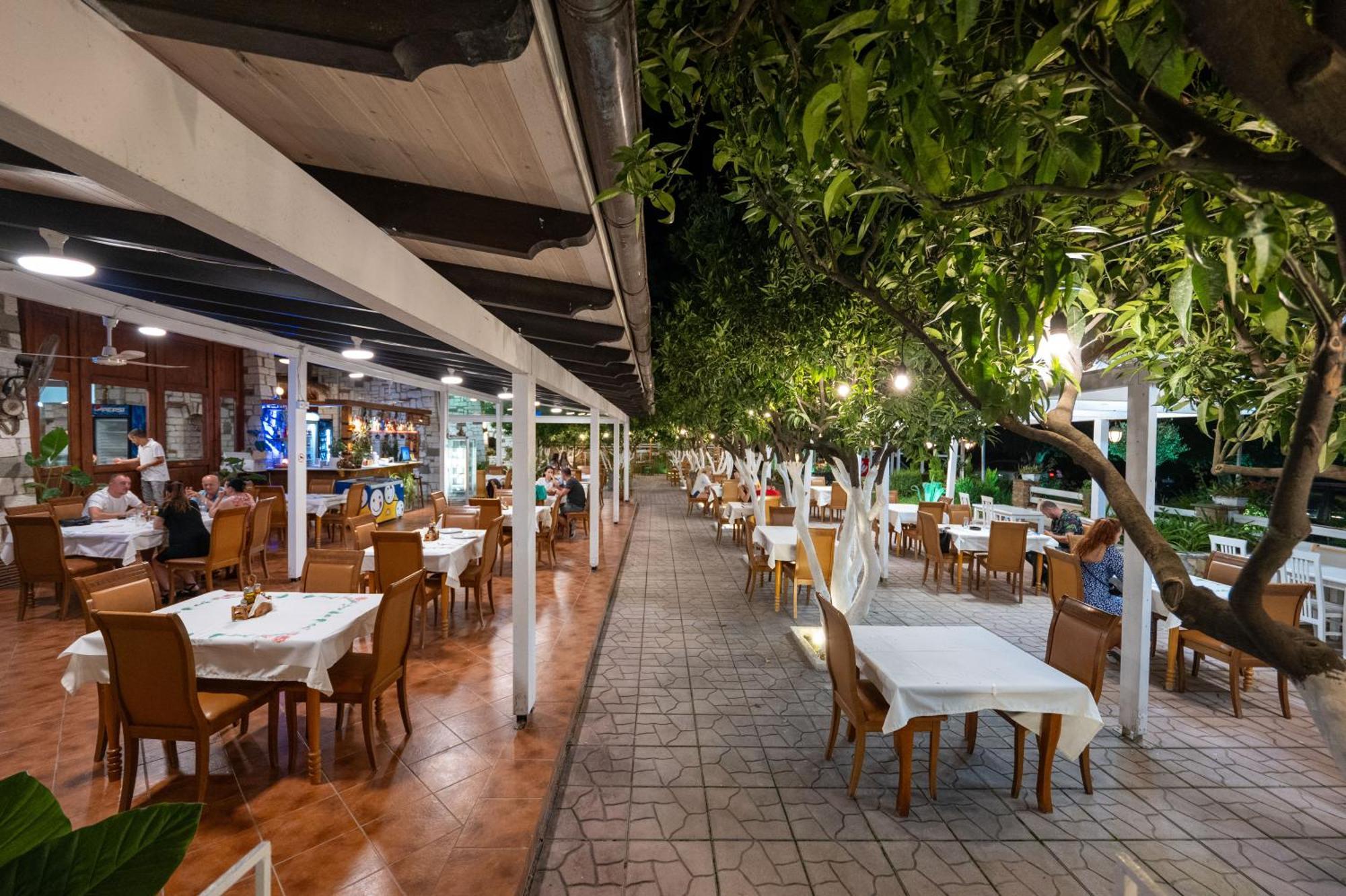 Hotel Nika Radhimë 외부 사진