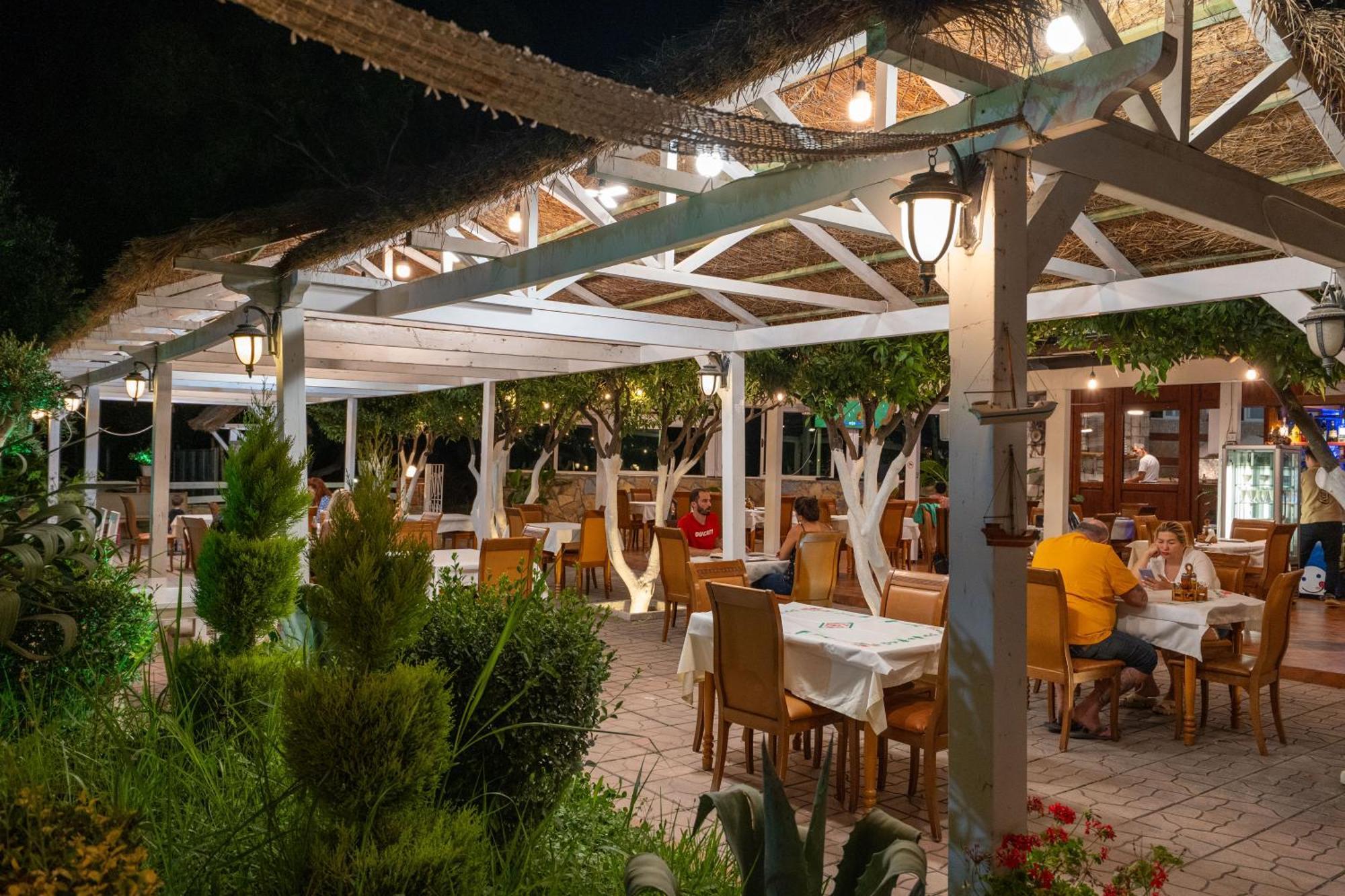 Hotel Nika Radhimë 외부 사진