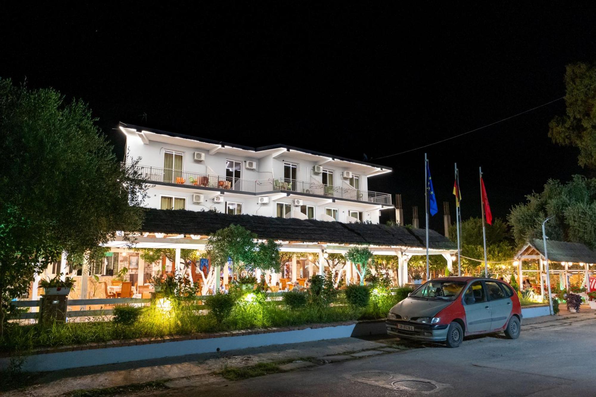 Hotel Nika Radhimë 외부 사진