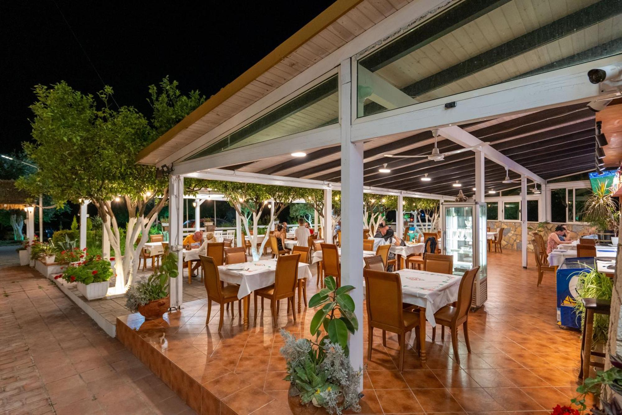 Hotel Nika Radhimë 외부 사진