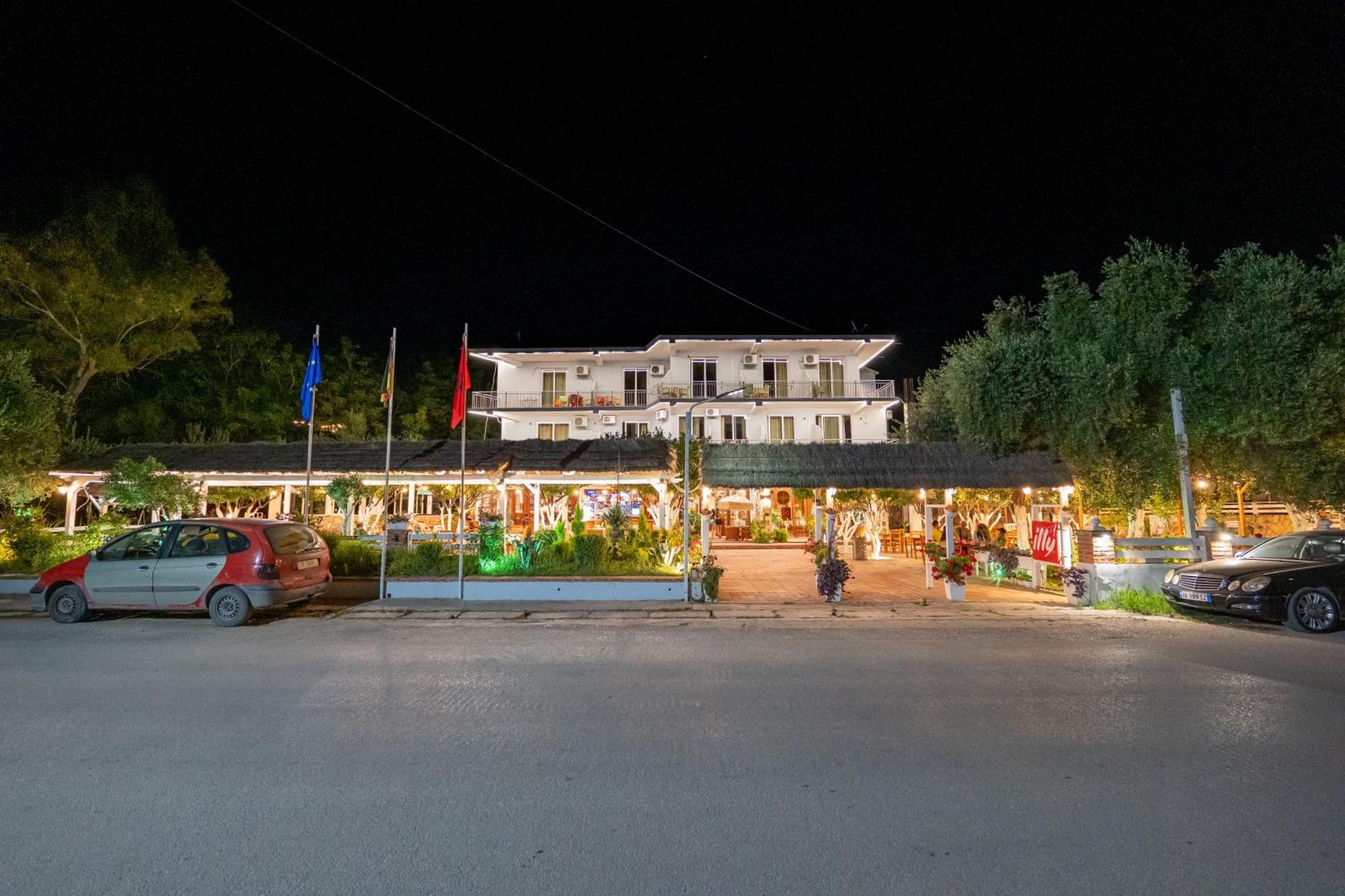 Hotel Nika Radhimë 외부 사진