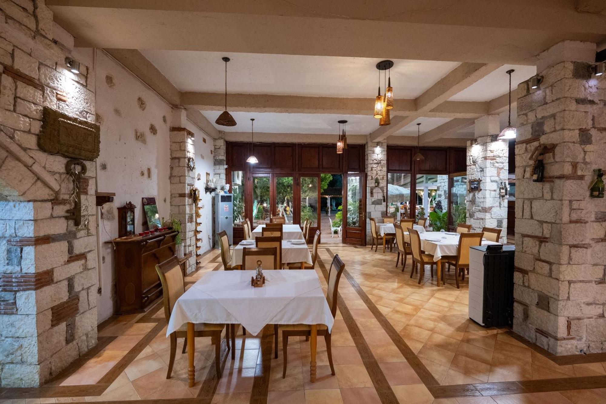 Hotel Nika Radhimë 외부 사진