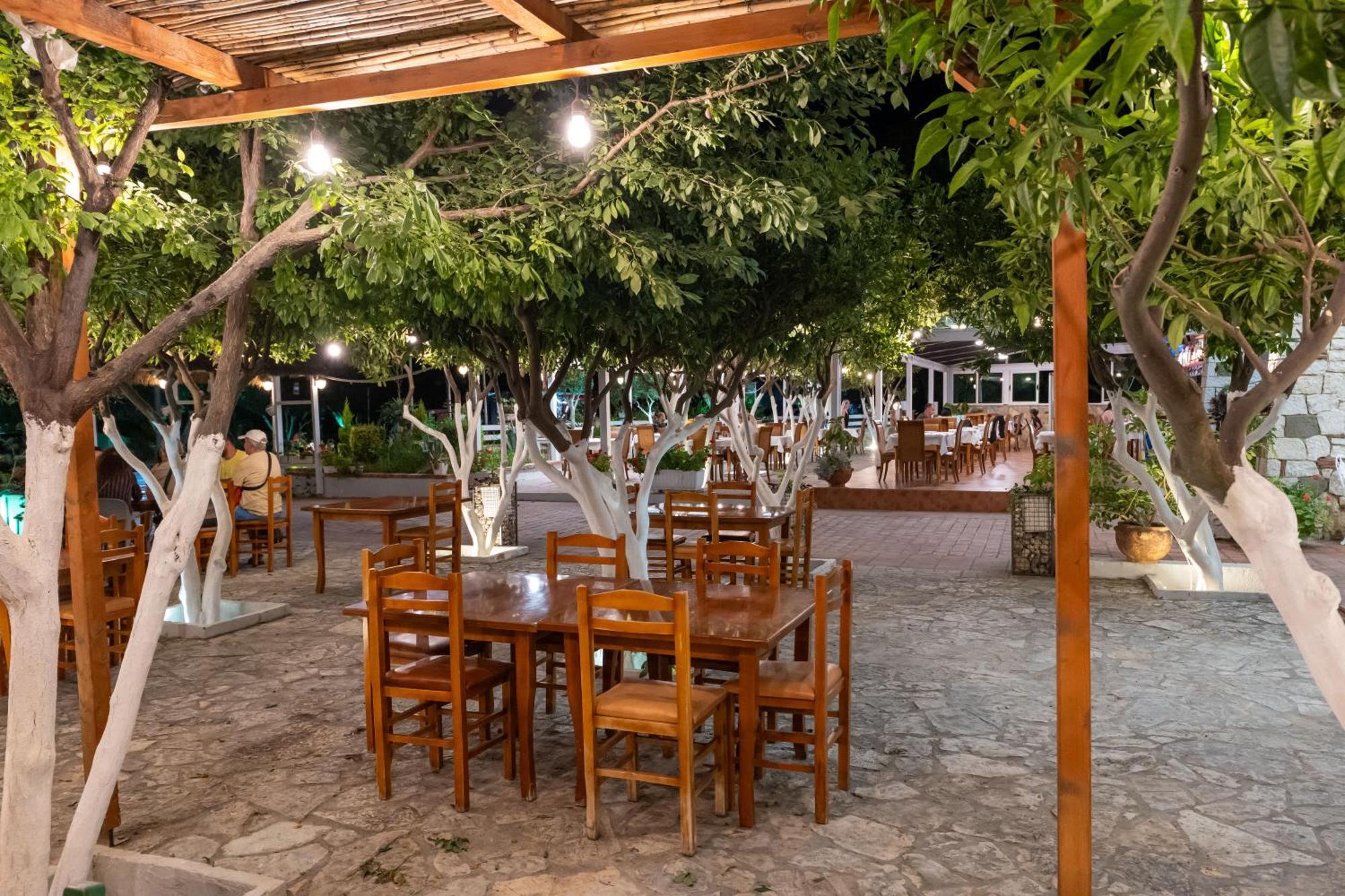 Hotel Nika Radhimë 외부 사진
