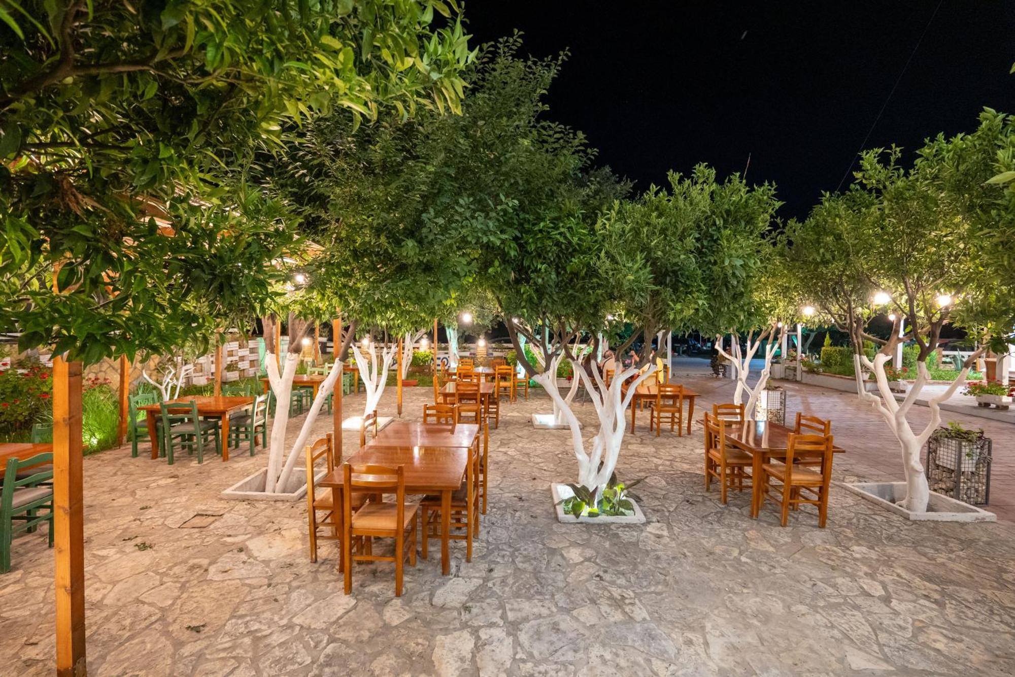 Hotel Nika Radhimë 외부 사진